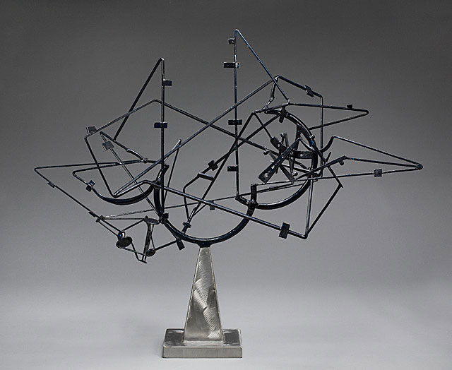 David Smith, Star Cage, 1950. Painted and brushed steel, 114 x 130.2 x 65.4 cm. Lent by the Frederick R. Weisman Art Museum, University of Minnesota, Minneapolis. The John Rood Sculpture Collection. © Estate of David Smith/DACS, London/VAGA, New York 2016; 
