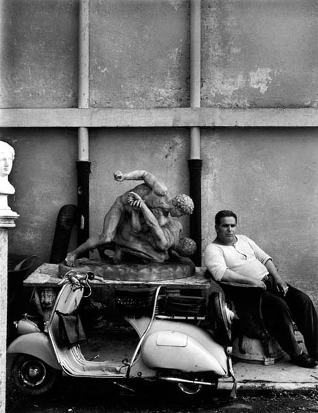 Gardien Cinecitta Rome © William Klein Courtesy galerie Le Réverbère, Lyon