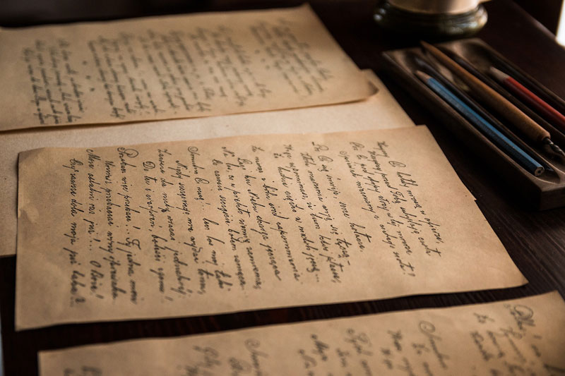 Vieux manuscrits Maison de ventes aux enchères AGUTTES