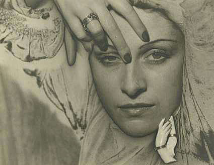 Man Ray, Dora Maar, 1935, tirage argentique d’époque solarisé, 8,4 x 6,4 cm