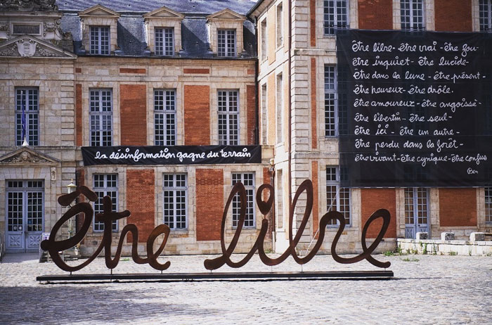 © Ben Vautier, être libre – droits réservés, Photo Domaine Départemental de Chamarande