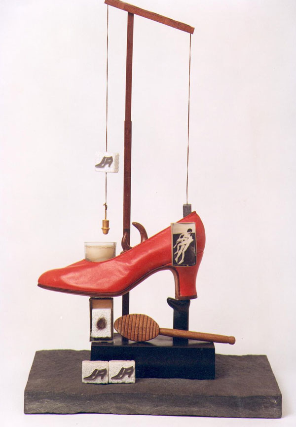 Objet scatologique à fonctionnement symbolique (Le Soulier de Gala), 1931/1973, assemblage surréaliste, épreuve d’artiste (édition de 8 +2) © Mayoral 2023