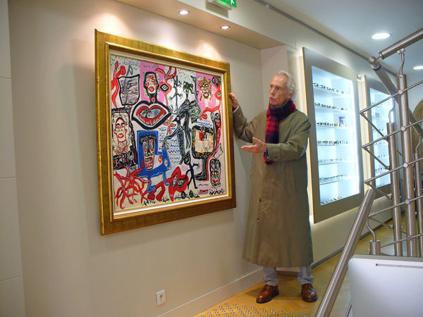 Claude PERUSAT devant une toile de Lionel Sourisseau Exposition Galerie du Caveau de l'Union des Producteurs de Saint-Émilion