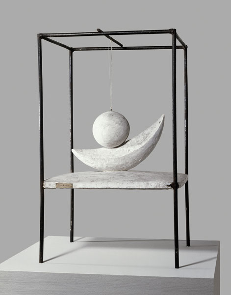 Alberto Giacometti, Boule suspendue, 1930 Plâtre et métal 61 x 36 x 33.5 cm Kunstmuseum Basel, Depositum de la Fondation Alberto Giacometti © Succession Alberto Giacometti / 2018, ProLitteris, Zurich Photo : © Kunsthaus Zürich