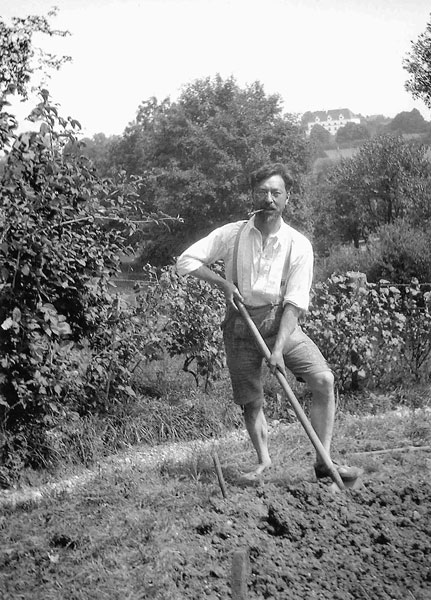 Gabriele Münter Kandinsky bêche le jardin de la maison de Murnau, vers 1910/1911 Gabriele Münter- und Johannes Eichner-Stiftung, Munich © 2016, ProLitteris, Zurich