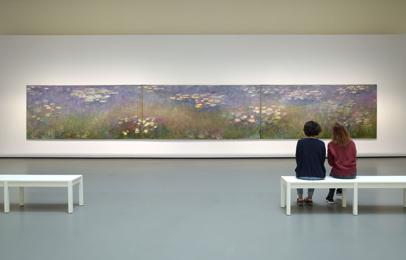 Vue d’installation de l’exposition “Le dialogue Claude Monet – Joan Mitchell”