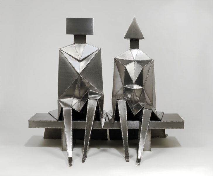 Lynn Chadwick  Sitting Couple 1990  inox soudé, 65 x 69 x 61 cm  Gracieusement prêtée par The Estate of Lynn  Chadwick and Blain|Southern  photo : Mathew Hollow 