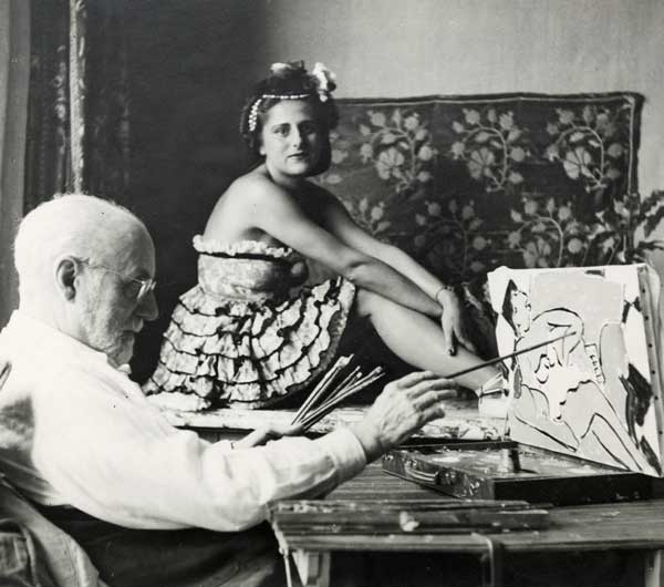 Photographie d'Henri Matisse à l'atelier, © Photo André Ostier, Collection Adrien Maeght, Saint-Paul-de-Vence