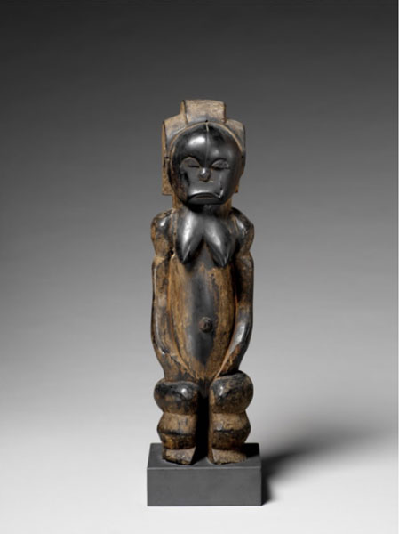 Statuette en bois anthropomorphe Fang, 19e siècle,  bois, Afrique © musée du quai Branly, photo Patrick Gries 