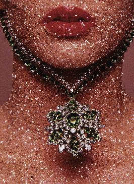 French Vogue, décembre 1969 – janvier 1970 © The Guy Bourdin Estate 2019 Courtesy Art and Commerce