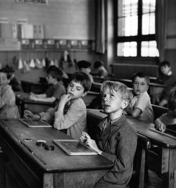 Robert Doisneau L'information scolaire, Paris 1956 © Atelier Robert Doisneau