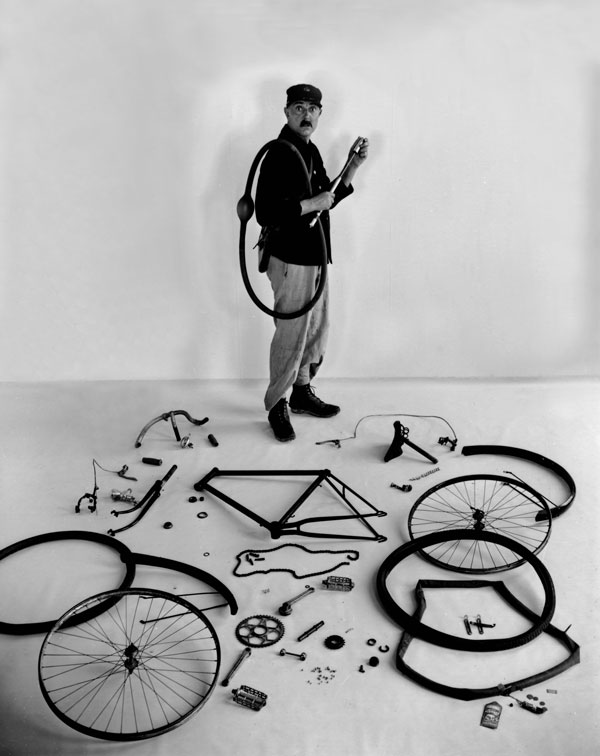 Robert Doisneau Le vélo de Tati, Paris 1947 © Atelier Robert Doisneau