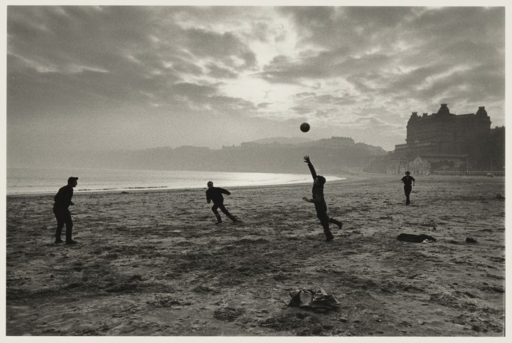 Don Mccullin, fishermen playing during their lunch break, Scarborough, Yorkshire 1967 © Don Mccullin