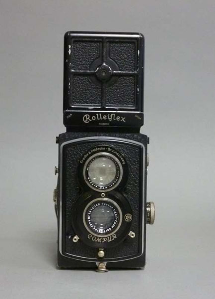  Rolleiflex Old Standard datant de 1934 avec un objectif Tessar Zeiss f/3.5 .